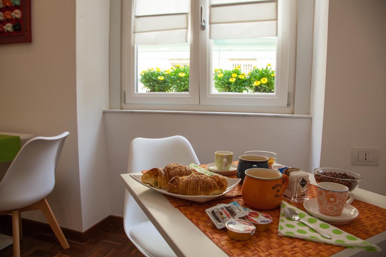 319 Al Duomo Bed & Breakfast เนเปิลส์ ภายนอก รูปภาพ